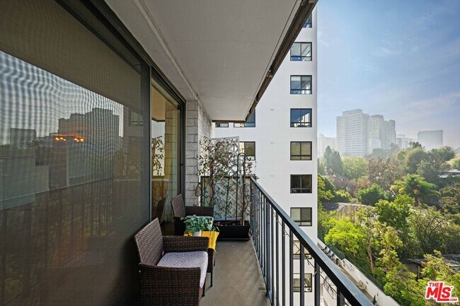 Building Photo - 10535 Wilshire Blvd