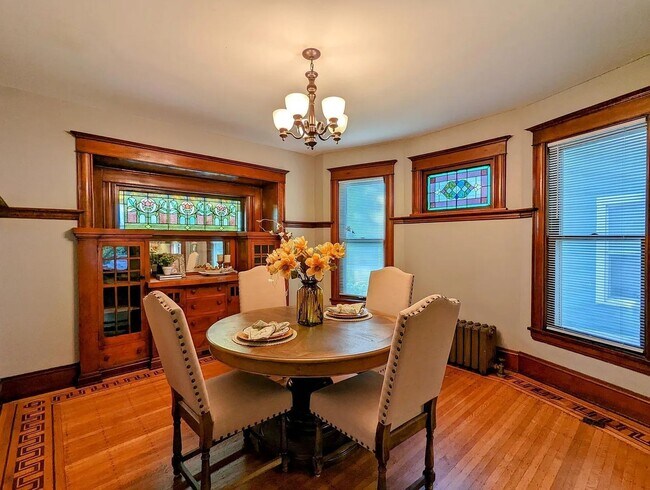 Building Photo - 2801 Harriet Ave