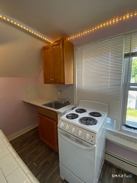 Building Photo - 27 Benham St