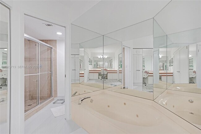 Building Photo - 3600 Mystic Pointe Dr