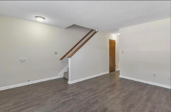 Building Photo - 102 Kimeran Ln