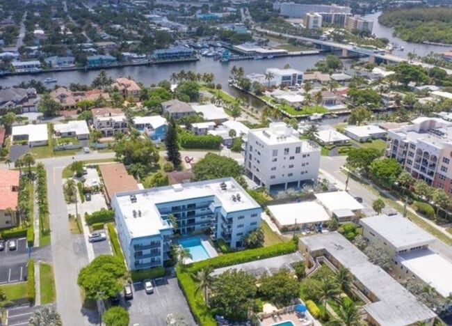 Building Photo - 1975 SE 3rd St