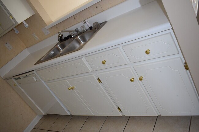 Building Photo - 142 S Springview Dr