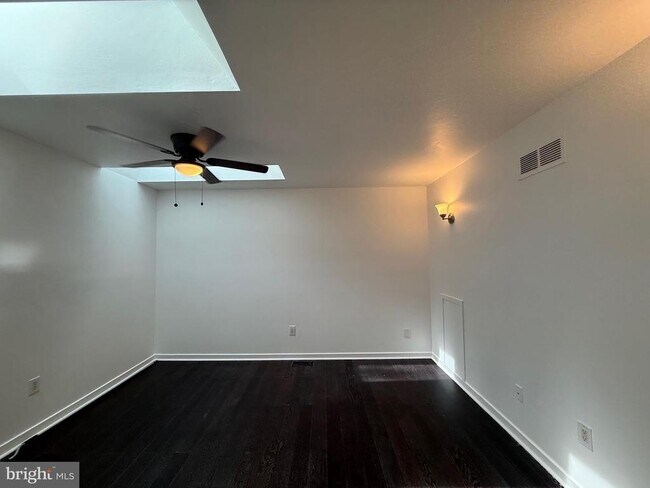 Building Photo - 828 Chanticleer