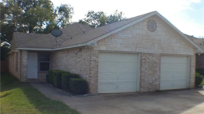 Building Photo - Great size Duplex for rent in Arlington!