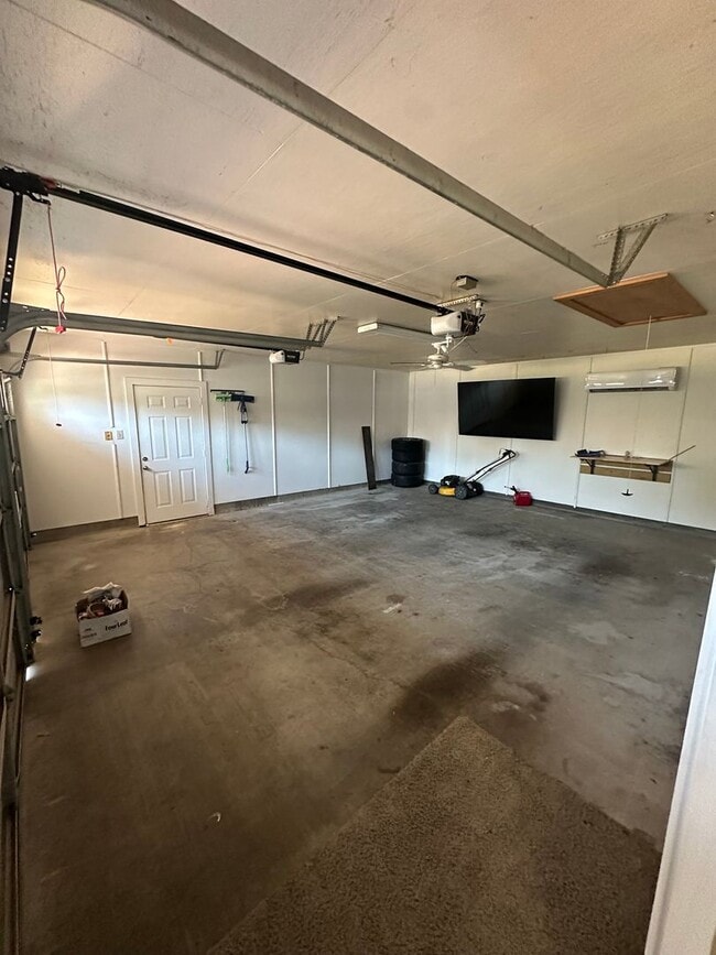 Building Photo - Gorgeous 3 Bed Brick Home