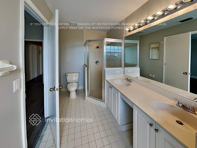 Building Photo - 3350 NW 78th Ave