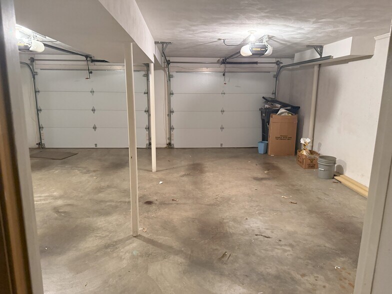 Building Photo - 4554 Summerset Dr