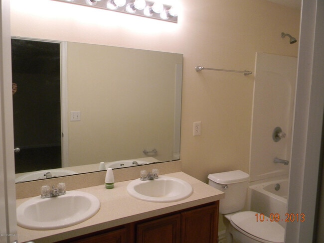 Building Photo - 2370 Sunset Bluff Dr