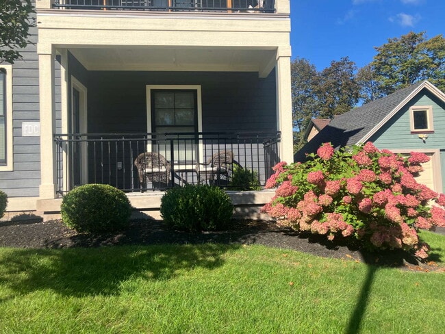 Building Photo - Luxury 1 BR in Fairport Village Available November 2026