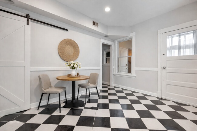 Building Photo - 2939 N Ashland Ave