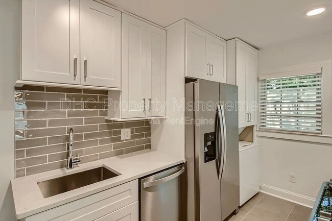 Building Photo - 406 S Columbia Dr