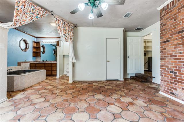 Building Photo - 702 S Waterview Dr