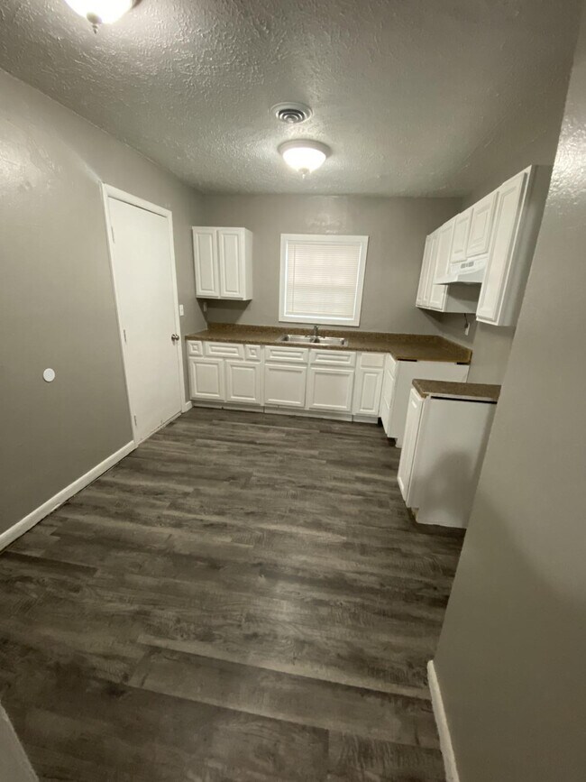 Building Photo - 1912 Overbrook Dr