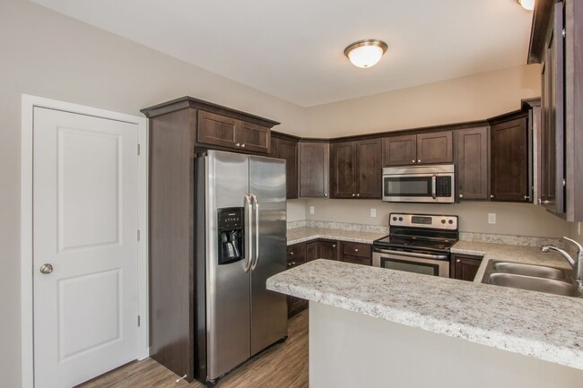 Building Photo - Beautiful 4 bed/3 bath house