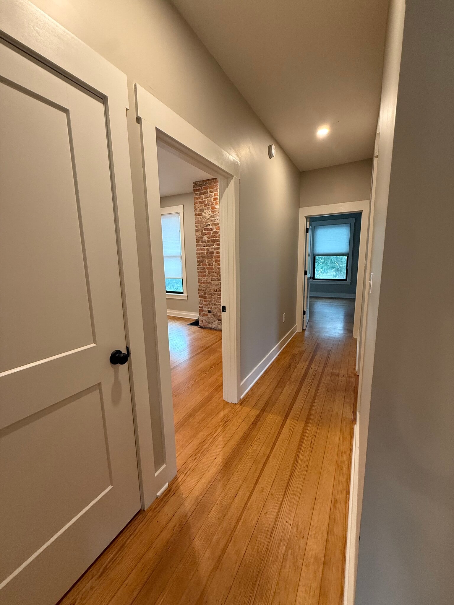 Building Photo - 412 E 4th St