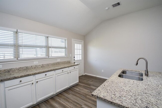 Building Photo - 946 Oak Falls Dr