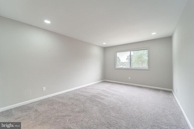 Building Photo - 51 Skyhill Rd