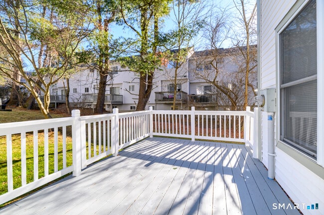 Building Photo - 905 Oronoke Rd