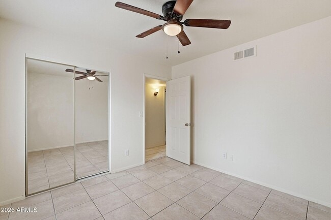 Building Photo - 4731 W Paradise Ln