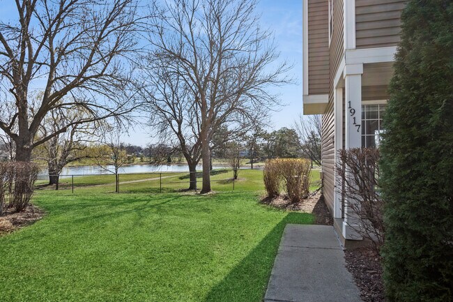 Building Photo - 1917 Windsong Dr