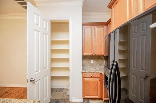 Building Photo - 7103 Windwater Lagoon Dr