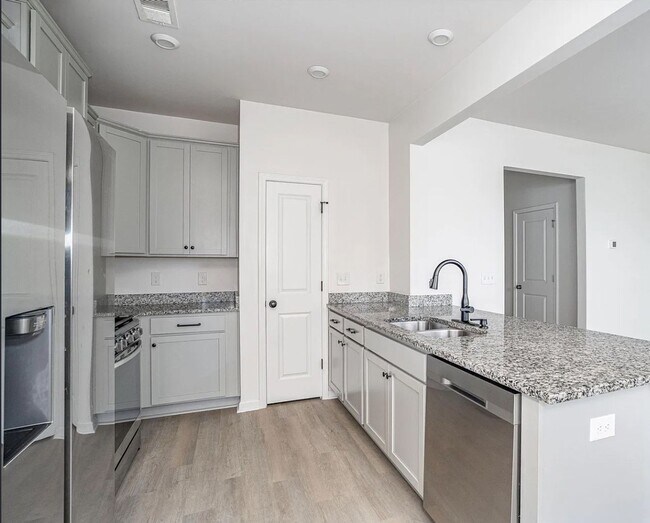 Building Photo - Spacious 3-Bed, 2.5-Bath End Unit Townhome