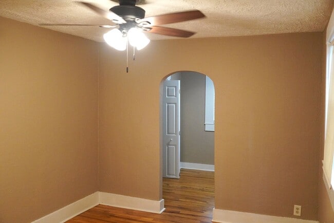 Building Photo - PRE-LEASING! Adorable Bungalow Steps From ...
