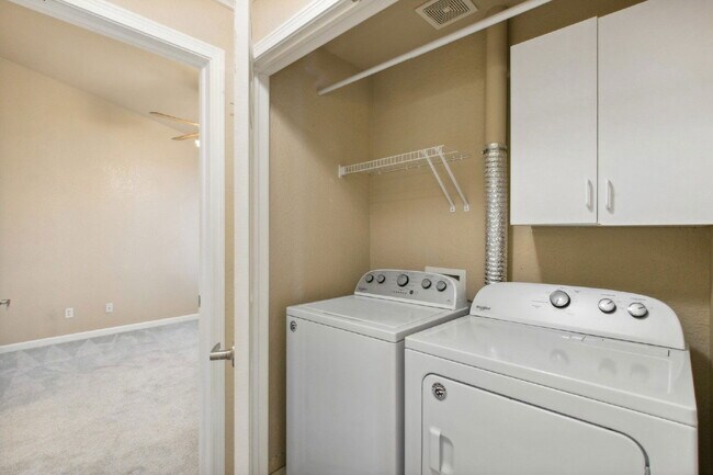 Building Photo - 7124 Ash Creek Heights