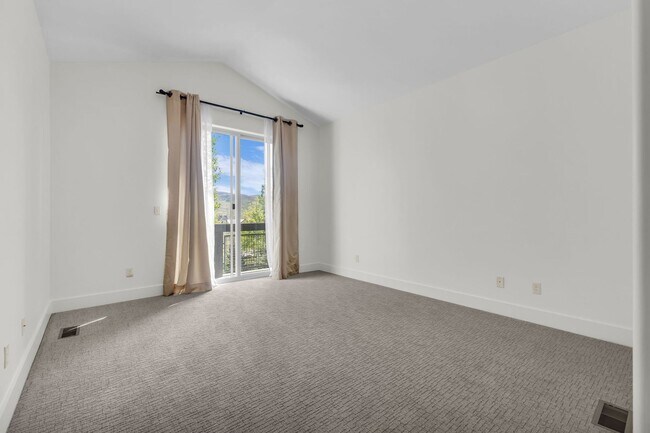 Building Photo - Quarry Village Townhome