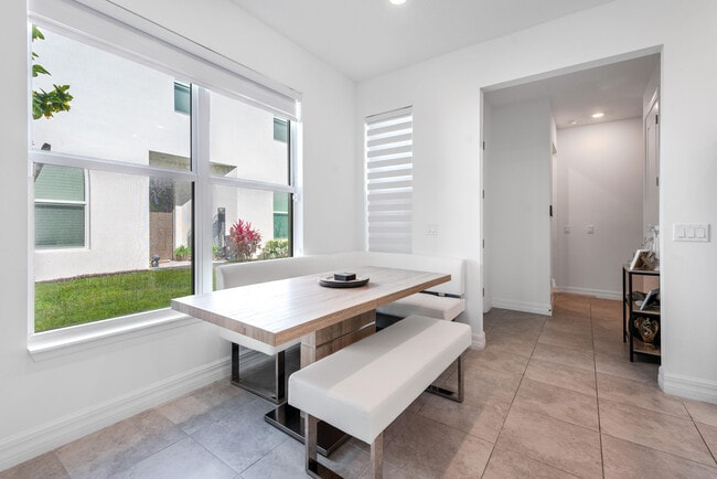 Building Photo - 6082 Carre Wy