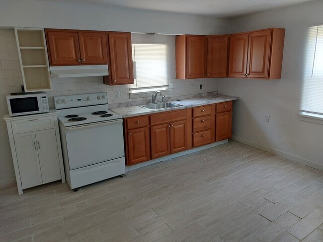 Building Photo - 6201 Garvers Ferry Rd