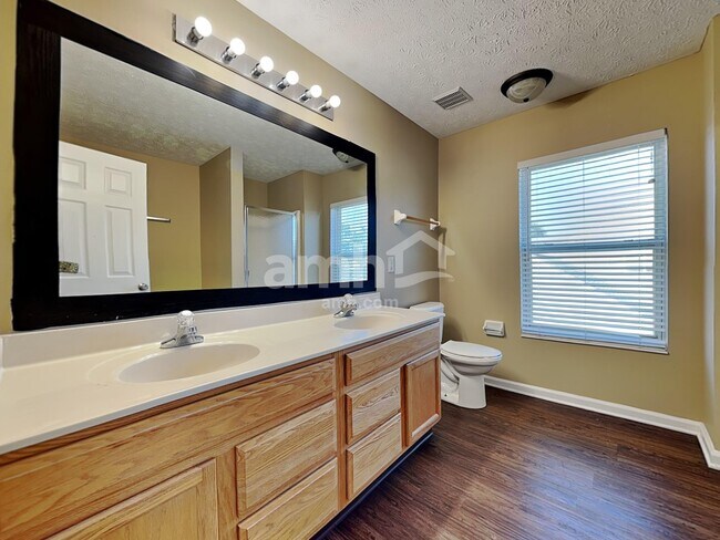 Building Photo - 1115 Sunset Dr