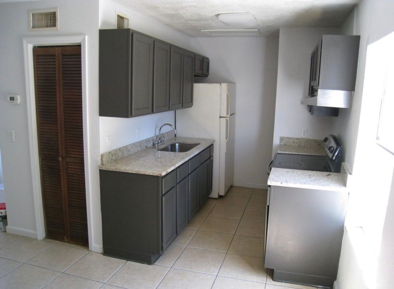 Building Photo - 2505 Spence Dr NE