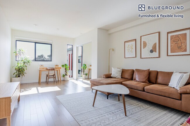 Building Photo - 654 N Virgil Ave