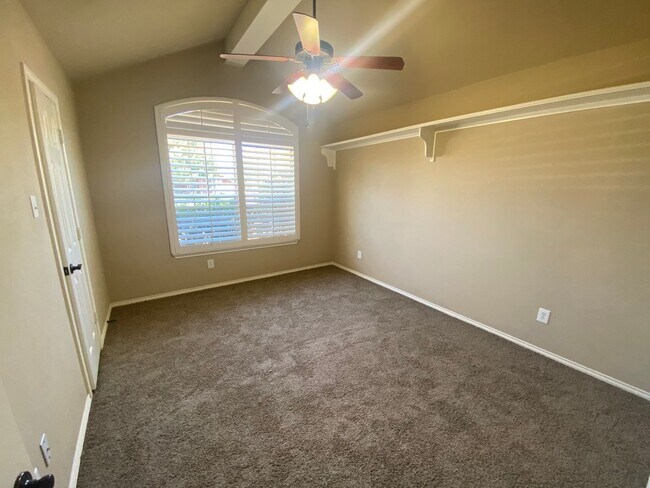 Building Photo - 4 Bedroom in South Lubbock