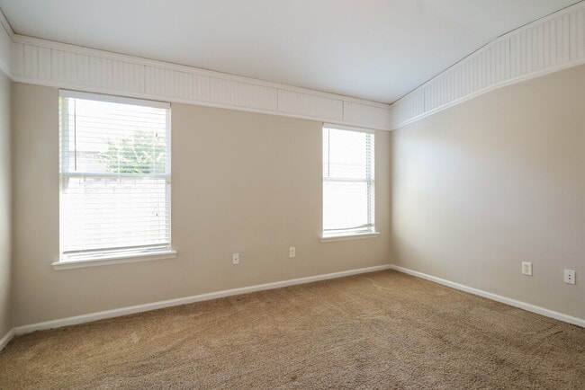 Building Photo - 1814 Hollow Glen Dr