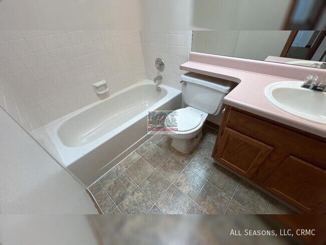 Building Photo - 750 Rundle Ct