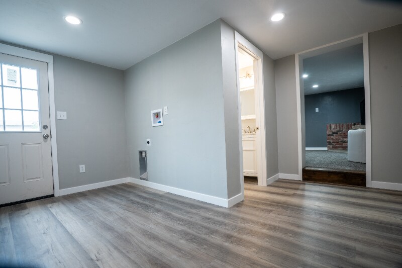 Building Photo - 41 Riverside Rd S