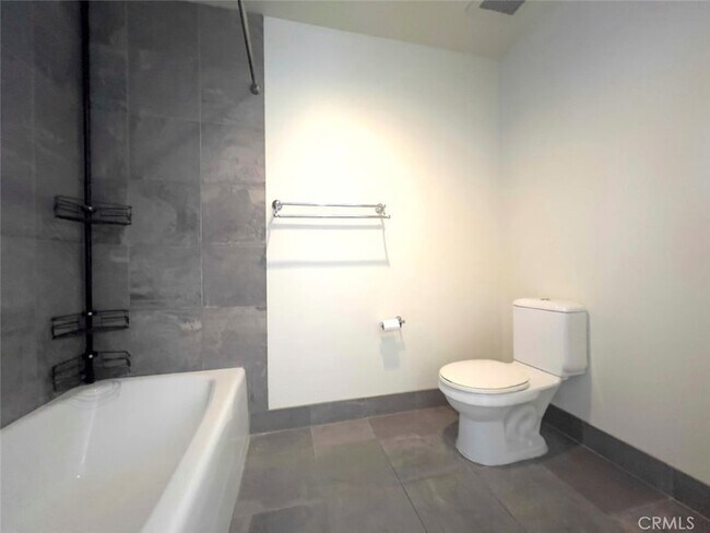 Building Photo - 1100 S Hope St