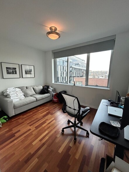 Building Photo - 123 S Green St