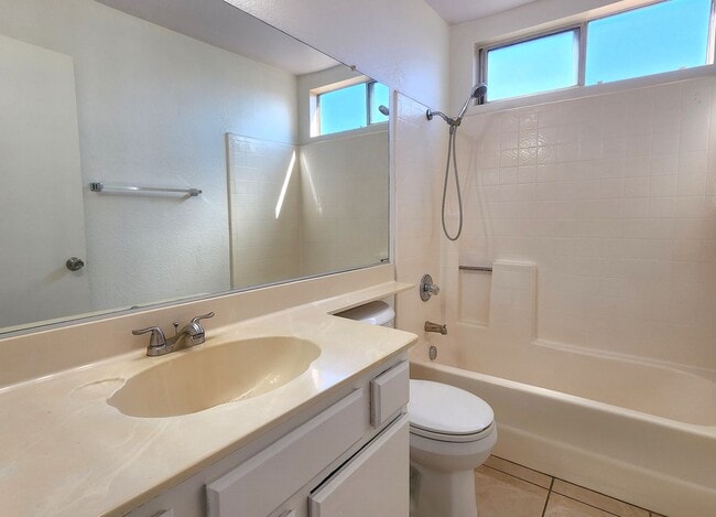 Building Photo - Spacious 4 Bedroom, 2 Bath, Single-Story H...