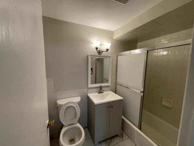 Building Photo - 2802 N Rutherford Ave