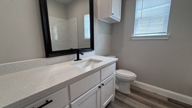 Building Photo - 117 Hessed St