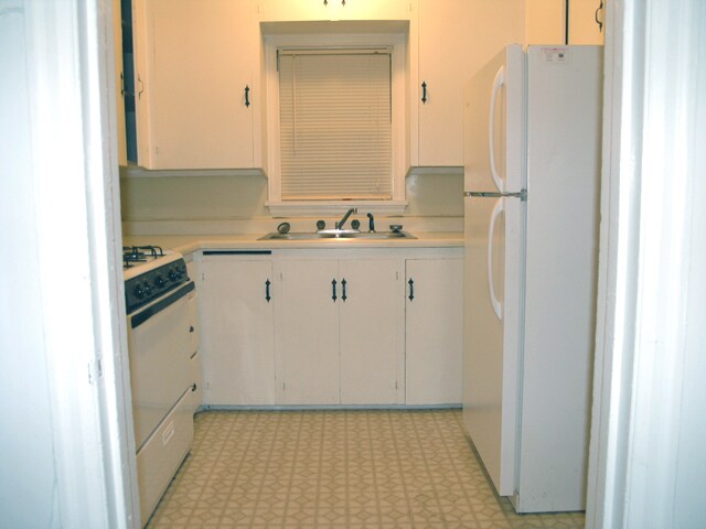 Kitchen - 3050 Snyder Ave