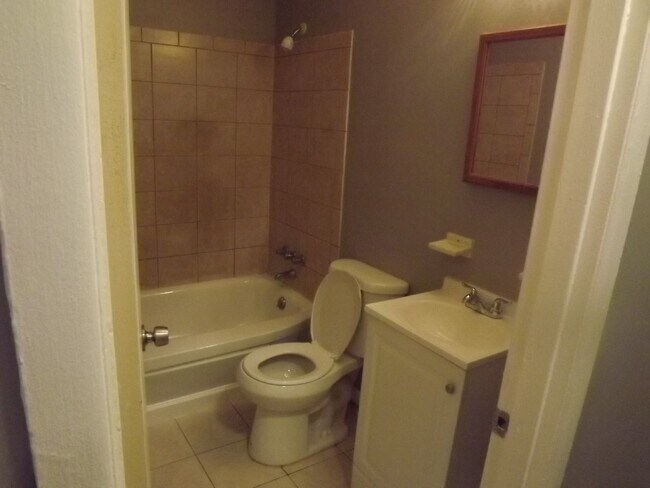 Building Photo - 46411 Jefferson Avenue, Unit 7