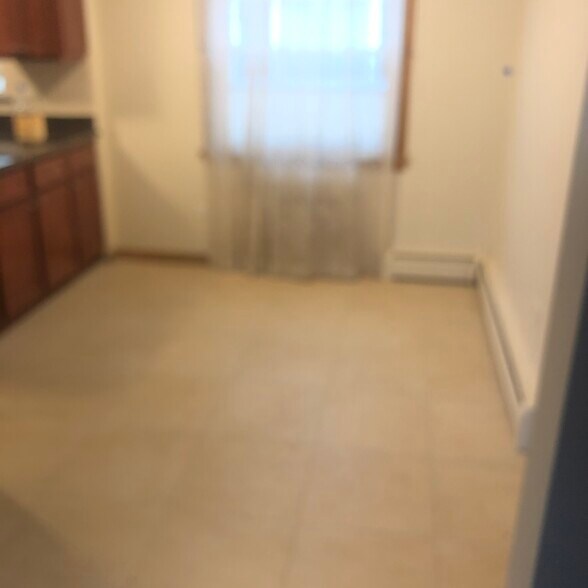 dinnette -fits table for 6 - 5755 W Lawrence Ave