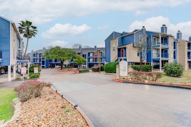 Building Photo - 18511 Egret Bay Blvd