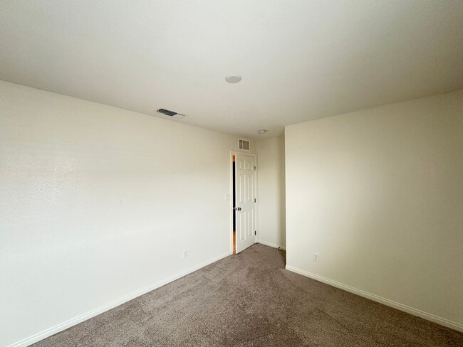 Building Photo - Tarim