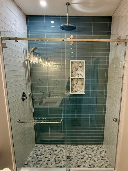 Building Photo - 906 Main St